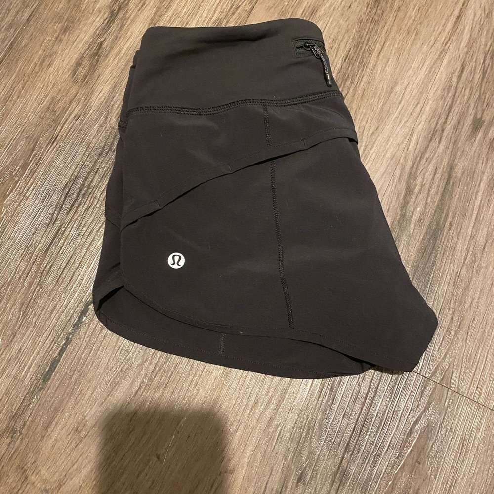Lulu lemon short 2.5”